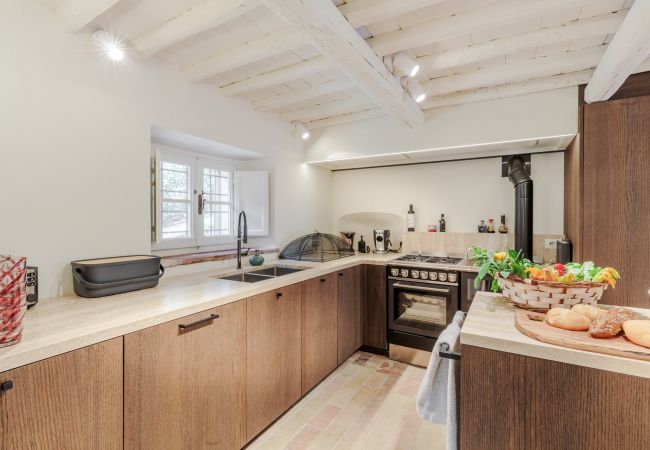 Villa in Lucca - Tramonto Farmhouse, a Luxury Retreat and a Contemporary Story of Tradition Villa in Lucca - Tramonto Farmhouse, a Luxury Retreat and a Contemporary Story of Tradition