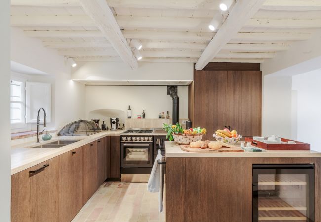 Villa in Lucca - Tramonto Farmhouse, a Luxury Retreat and a Contemporary Story of Tradition Villa in Lucca - Tramonto Farmhouse, a Luxury Retreat and a Contemporary Story of Tradition
