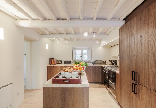 Villa in Lucca - Tramonto Farmhouse, a Luxury Retreat and a Contemporary Story of Tradition Villa in Lucca - Tramonto Farmhouse, a Luxury Retreat and a Contemporary Story of Tradition
