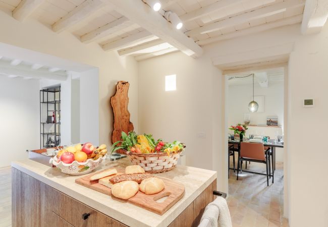 Villa in Lucca - Tramonto Farmhouse, a Luxury Retreat and a Contemporary Story of Tradition Villa in Lucca - Tramonto Farmhouse, a Luxury Retreat and a Contemporary Story of Tradition