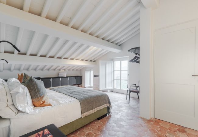 Villa in Lucca - Tramonto Farmhouse, a Luxury Retreat and a Contemporary Story of Tradition Villa in Lucca - Tramonto Farmhouse, a Luxury Retreat and a Contemporary Story of Tradition