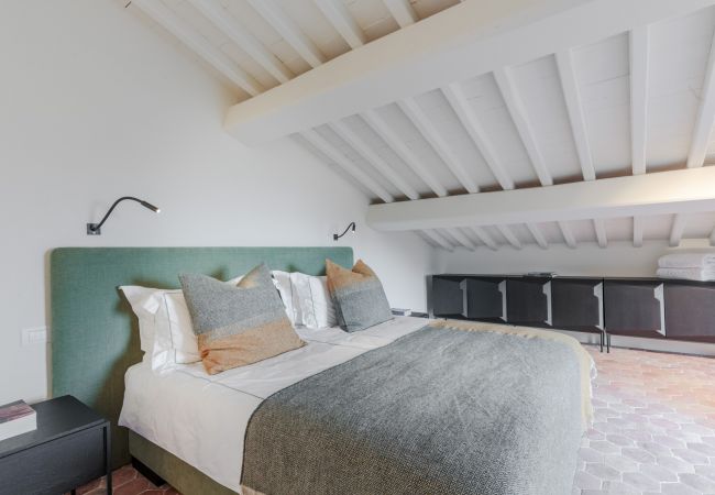 Villa in Lucca - Tramonto Farmhouse, a Luxury Retreat and a Contemporary Story of Tradition Villa in Lucca - Tramonto Farmhouse, a Luxury Retreat and a Contemporary Story of Tradition