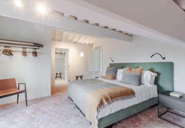 Villa in Lucca - Tramonto Farmhouse, a Luxury Retreat and a Contemporary Story of Tradition Villa in Lucca - Tramonto Farmhouse, a Luxury Retreat and a Contemporary Story of Tradition