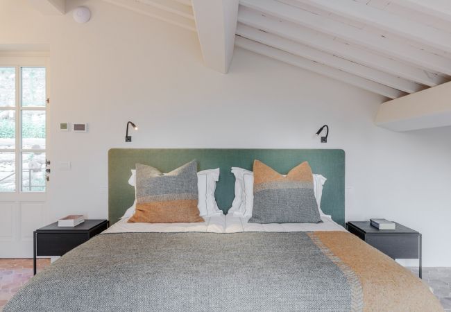 Villa in Lucca - Tramonto Farmhouse, a Luxury Retreat and a Contemporary Story of Tradition Villa in Lucca - Tramonto Farmhouse, a Luxury Retreat and a Contemporary Story of Tradition