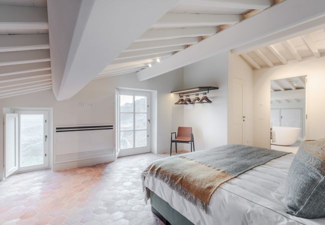 Villa in Lucca - Tramonto Farmhouse, a Luxury Retreat and a Contemporary Story of Tradition Villa in Lucca - Tramonto Farmhouse, a Luxury Retreat and a Contemporary Story of Tradition