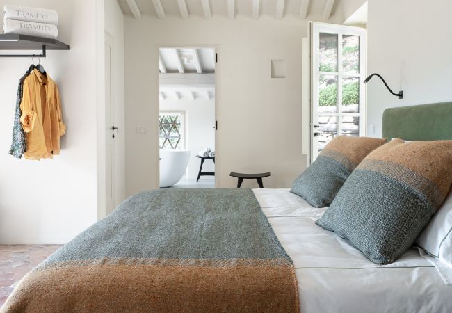 Villa in Lucca - Tramonto Farmhouse, a Luxury Retreat and a Contemporary Story of Tradition Villa in Lucca - Tramonto Farmhouse, a Luxury Retreat and a Contemporary Story of Tradition