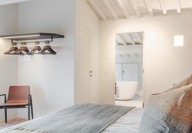 Villa in Lucca - Tramonto Farmhouse, a Luxury Retreat and a Contemporary Story of Tradition Villa in Lucca - Tramonto Farmhouse, a Luxury Retreat and a Contemporary Story of Tradition