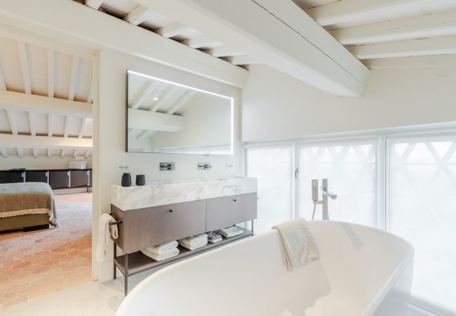 Villa in Lucca - Tramonto Farmhouse, a Luxury Retreat and a Contemporary Story of Tradition Villa in Lucca - Tramonto Farmhouse, a Luxury Retreat and a Contemporary Story of Tradition