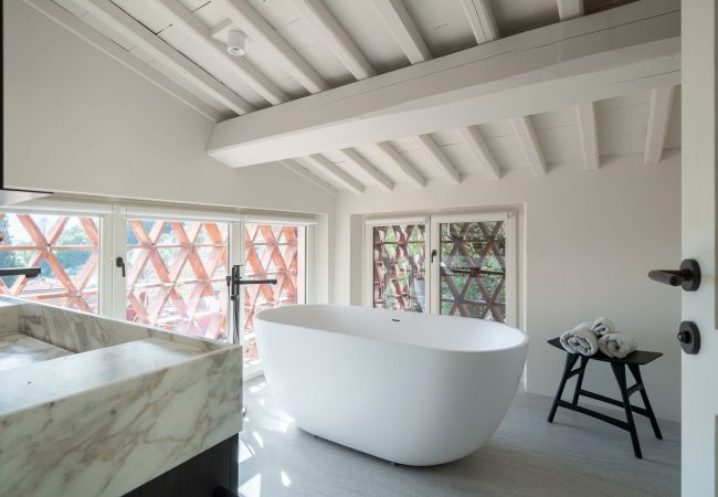 Villa in Lucca - Tramonto Farmhouse, a Luxury Retreat and a Contemporary Story of Tradition Villa in Lucca - Tramonto Farmhouse, a Luxury Retreat and a Contemporary Story of Tradition