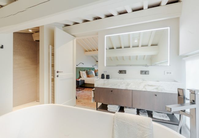 Villa in Lucca - Tramonto Farmhouse, a Luxury Retreat and a Contemporary Story of Tradition Villa in Lucca - Tramonto Farmhouse, a Luxury Retreat and a Contemporary Story of Tradition