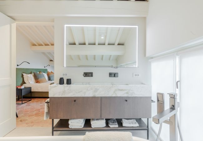 Villa in Lucca - Tramonto Farmhouse, a Luxury Retreat and a Contemporary Story of Tradition Villa in Lucca - Tramonto Farmhouse, a Luxury Retreat and a Contemporary Story of Tradition