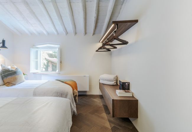 Villa in Lucca - Tramonto Farmhouse, a Luxury Retreat and a Contemporary Story of Tradition Villa in Lucca - Tramonto Farmhouse, a Luxury Retreat and a Contemporary Story of Tradition