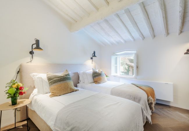 Villa in Lucca - Tramonto Farmhouse, a Luxury Retreat and a Contemporary Story of Tradition Villa in Lucca - Tramonto Farmhouse, a Luxury Retreat and a Contemporary Story of Tradition