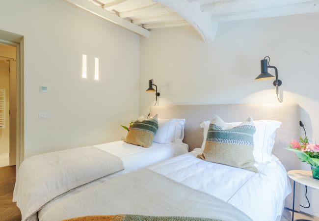 Villa in Lucca - Tramonto Farmhouse, a Luxury Retreat and a Contemporary Story of Tradition Villa in Lucca - Tramonto Farmhouse, a Luxury Retreat and a Contemporary Story of Tradition