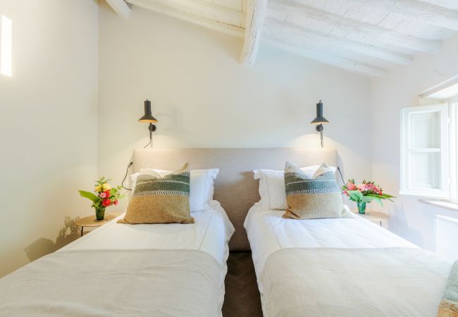 Villa in Lucca - Tramonto Farmhouse, a Luxury Retreat and a Contemporary Story of Tradition Villa in Lucca - Tramonto Farmhouse, a Luxury Retreat and a Contemporary Story of Tradition