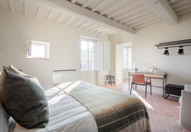 Villa in Lucca - Tramonto Farmhouse, a Luxury Retreat and a Contemporary Story of Tradition Villa in Lucca - Tramonto Farmhouse, a Luxury Retreat and a Contemporary Story of Tradition