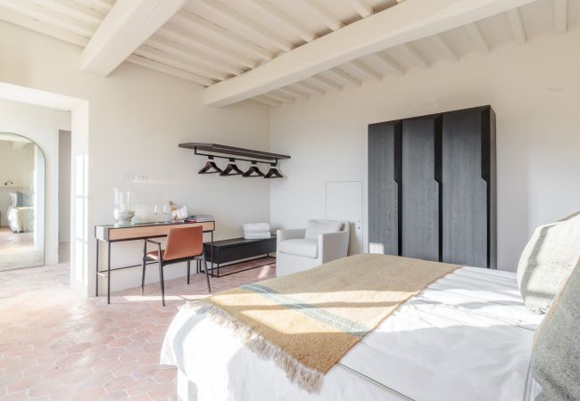 Villa in Lucca - Tramonto Farmhouse, a Luxury Retreat and a Contemporary Story of Tradition Villa in Lucca - Tramonto Farmhouse, a Luxury Retreat and a Contemporary Story of Tradition