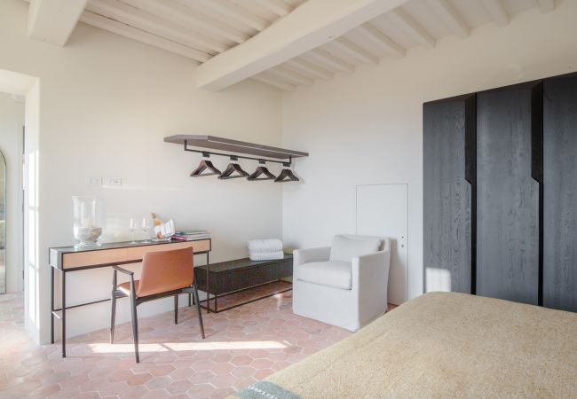 Villa in Lucca - Tramonto Farmhouse, a Luxury Retreat and a Contemporary Story of Tradition Villa in Lucca - Tramonto Farmhouse, a Luxury Retreat and a Contemporary Story of Tradition