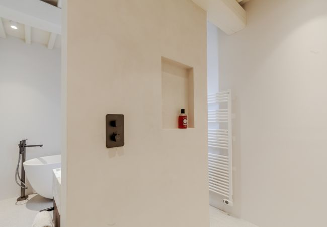 Villa in Lucca - Tramonto Farmhouse, a Luxury Retreat and a Contemporary Story of Tradition Villa in Lucca - Tramonto Farmhouse, a Luxury Retreat and a Contemporary Story of Tradition