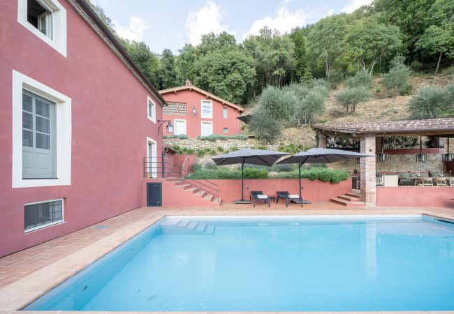 Villa in Lucca - Tramonto Farmhouse, a Luxury Retreat and a Contemporary Story of Tradition Villa in Lucca - Tramonto Farmhouse, a Luxury Retreat and a Contemporary Story of Tradition
