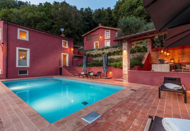 Villa in Lucca - Tramonto Farmhouse, a Luxury Retreat and a Contemporary Story of Tradition Villa in Lucca - Tramonto Farmhouse, a Luxury Retreat and a Contemporary Story of Tradition
