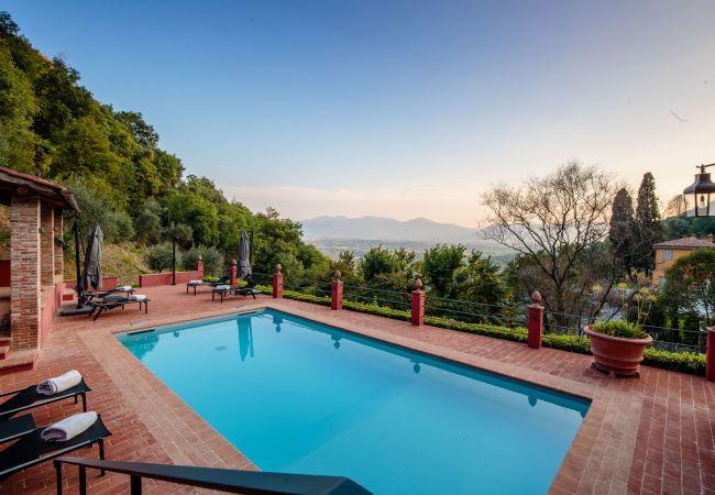 Villa in Lucca - Tramonto Farmhouse, a Luxury Retreat and a Contemporary Story of Tradition Villa in Lucca - Tramonto Farmhouse, a Luxury Retreat and a Contemporary Story of Tradition