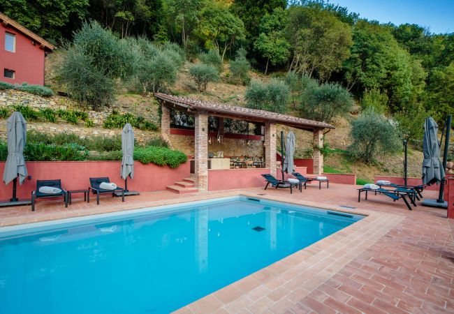 Villa in Lucca - Tramonto Farmhouse, a Luxury Retreat and a Contemporary Story of Tradition Villa in Lucca - Tramonto Farmhouse, a Luxury Retreat and a Contemporary Story of Tradition