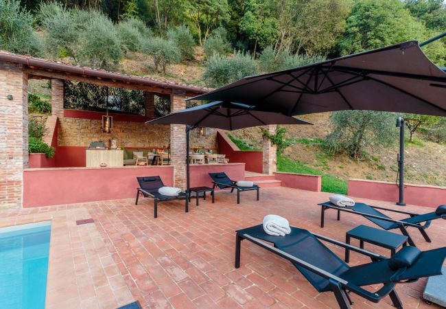 Villa in Lucca - Tramonto Farmhouse, a Luxury Retreat and a Contemporary Story of Tradition Villa in Lucca - Tramonto Farmhouse, a Luxury Retreat and a Contemporary Story of Tradition