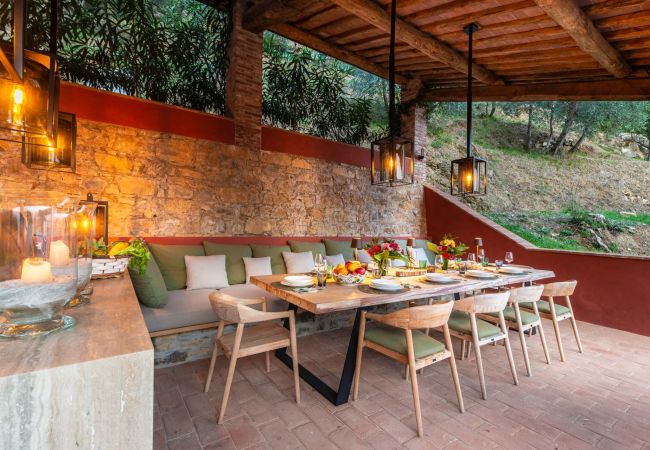 Villa in Lucca - Tramonto Farmhouse, a Luxury Retreat and a Contemporary Story of Tradition Villa in Lucca - Tramonto Farmhouse, a Luxury Retreat and a Contemporary Story of Tradition