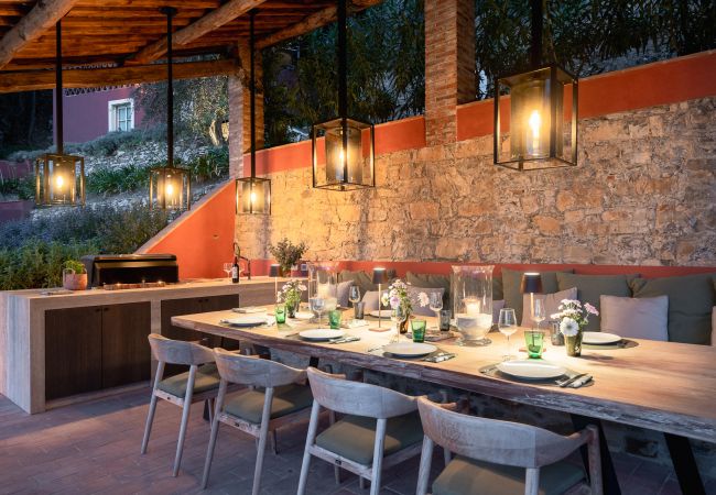 Villa in Lucca - Tramonto Farmhouse, a Luxury Retreat and a Contemporary Story of Tradition Villa in Lucca - Tramonto Farmhouse, a Luxury Retreat and a Contemporary Story of Tradition