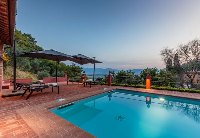 Villa in Lucca - Tramonto Farmhouse, a Luxury Retreat and a Contemporary Story of Tradition Villa in Lucca - Tramonto Farmhouse, a Luxury Retreat and a Contemporary Story of Tradition