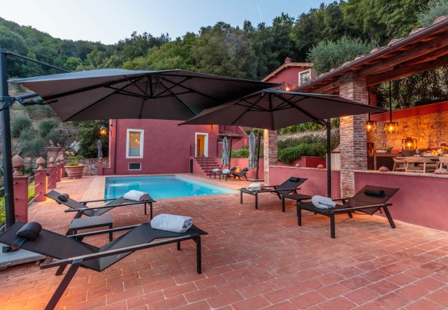 Villa in Lucca - Tramonto Farmhouse, a Luxury Retreat and a Contemporary Story of Tradition Villa in Lucca - Tramonto Farmhouse, a Luxury Retreat and a Contemporary Story of Tradition