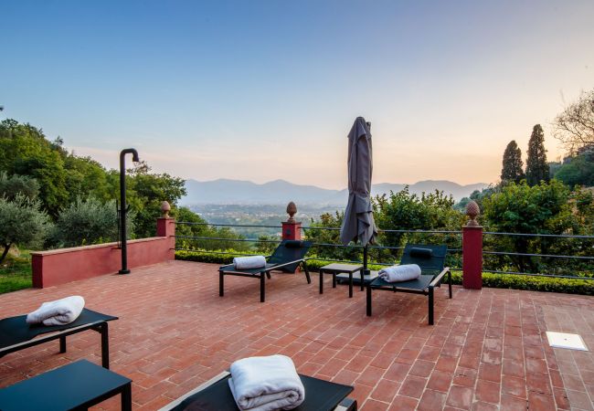 Villa in Lucca - Tramonto Farmhouse, a Luxury Retreat and a Contemporary Story of Tradition Villa in Lucca - Tramonto Farmhouse, a Luxury Retreat and a Contemporary Story of Tradition
