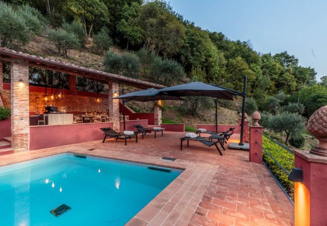 Villa in Lucca - Tramonto Farmhouse, a Luxury Retreat and a Contemporary Story of Tradition Villa in Lucca - Tramonto Farmhouse, a Luxury Retreat and a Contemporary Story of Tradition