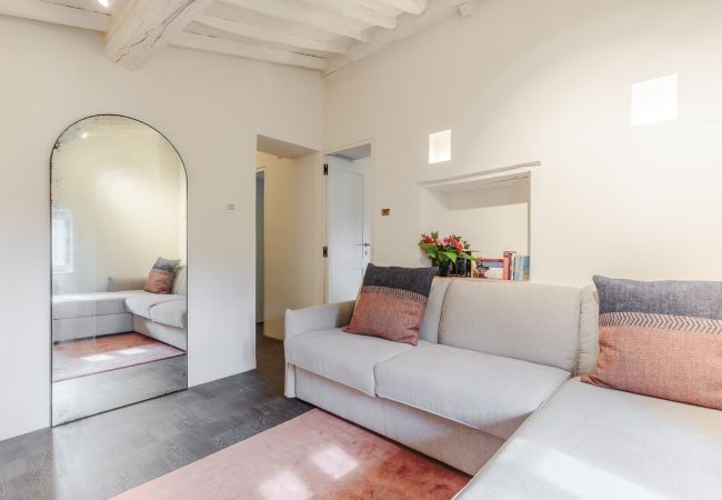 Villa in Lucca - Tramonto Farmhouse, a Luxury Retreat and a Contemporary Story of Tradition Villa in Lucca - Tramonto Farmhouse, a Luxury Retreat and a Contemporary Story of Tradition