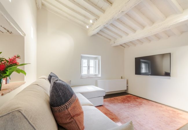 Villa in Lucca - Tramonto Farmhouse, a Luxury Retreat and a Contemporary Story of Tradition Villa in Lucca - Tramonto Farmhouse, a Luxury Retreat and a Contemporary Story of Tradition