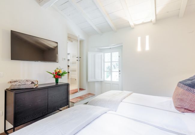 Villa in Lucca - Tramonto Farmhouse, a Luxury Retreat and a Contemporary Story of Tradition Villa in Lucca - Tramonto Farmhouse, a Luxury Retreat and a Contemporary Story of Tradition