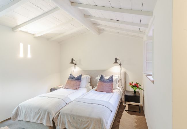 Villa in Lucca - Tramonto Farmhouse, a Luxury Retreat and a Contemporary Story of Tradition Villa in Lucca - Tramonto Farmhouse, a Luxury Retreat and a Contemporary Story of Tradition
