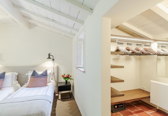 Villa in Lucca - Tramonto Farmhouse, a Luxury Retreat and a Contemporary Story of Tradition Villa in Lucca - Tramonto Farmhouse, a Luxury Retreat and a Contemporary Story of Tradition