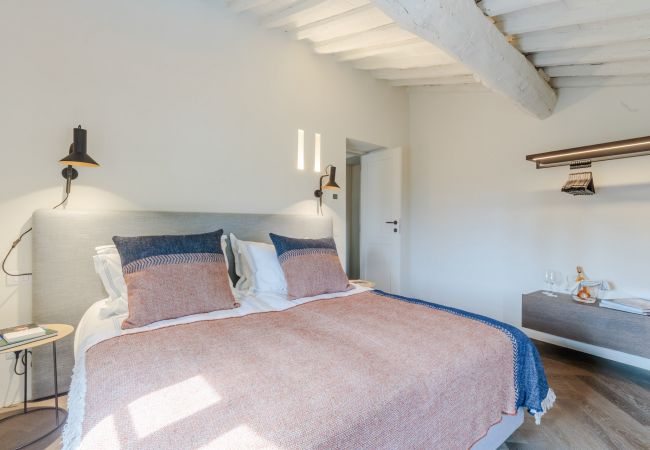 Villa in Lucca - Tramonto Farmhouse, a Luxury Retreat and a Contemporary Story of Tradition Villa in Lucca - Tramonto Farmhouse, a Luxury Retreat and a Contemporary Story of Tradition