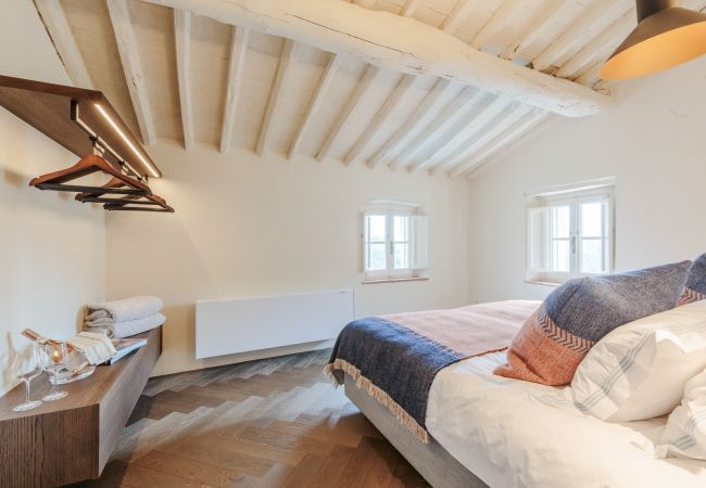 Villa in Lucca - Tramonto Farmhouse, a Luxury Retreat and a Contemporary Story of Tradition Villa in Lucca - Tramonto Farmhouse, a Luxury Retreat and a Contemporary Story of Tradition