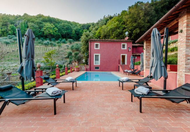 Villa in Lucca - Tramonto Farmhouse, a Luxury Retreat and a Contemporary Story of Tradition Villa in Lucca - Tramonto Farmhouse, a Luxury Retreat and a Contemporary Story of Tradition
