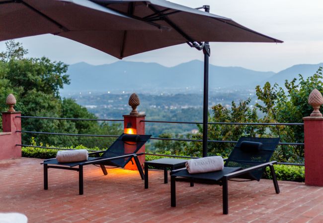 Villa in Lucca - Tramonto Farmhouse, a Luxury Retreat and a Contemporary Story of Tradition Villa in Lucca - Tramonto Farmhouse, a Luxury Retreat and a Contemporary Story of Tradition
