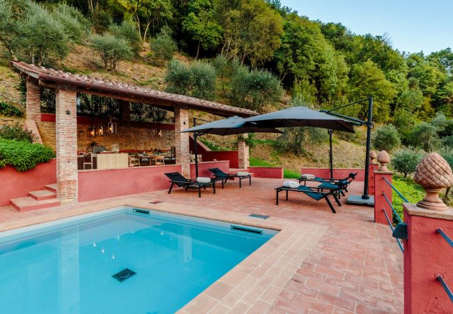 Villa in Lucca - Tramonto Farmhouse, a Luxury Retreat and a Contemporary Story of Tradition Villa in Lucca - Tramonto Farmhouse, a Luxury Retreat and a Contemporary Story of Tradition