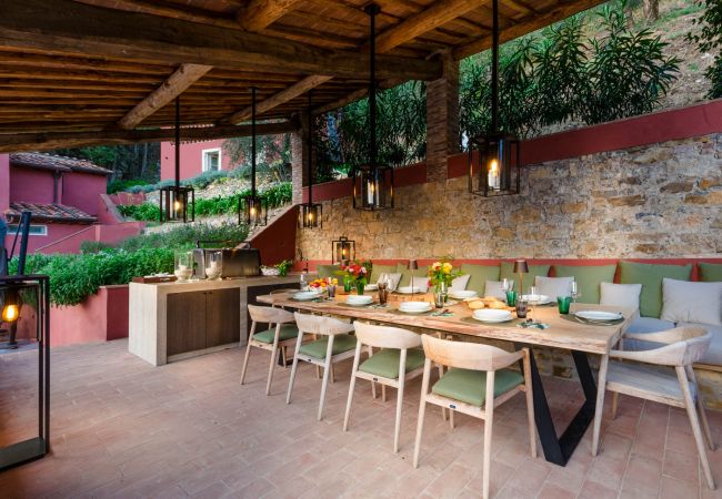 Villa in Lucca - Tramonto Farmhouse, a Luxury Retreat and a Contemporary Story of Tradition Villa in Lucca - Tramonto Farmhouse, a Luxury Retreat and a Contemporary Story of Tradition