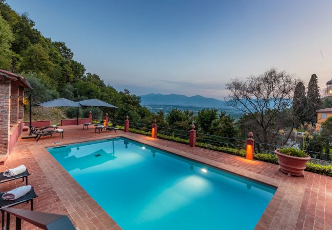 Villa in Lucca - Tramonto Farmhouse, a Luxury Retreat and a Contemporary Story of Tradition Villa in Lucca - Tramonto Farmhouse, a Luxury Retreat and a Contemporary Story of Tradition