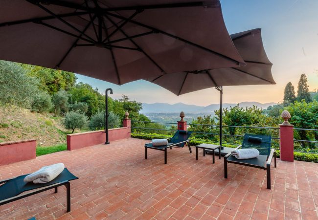 Villa in Lucca - Tramonto Farmhouse, a Luxury Retreat and a Contemporary Story of Tradition Villa in Lucca - Tramonto Farmhouse, a Luxury Retreat and a Contemporary Story of Tradition
