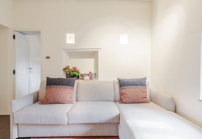 Villa in Lucca - Tramonto Farmhouse, a Luxury Retreat and a Contemporary Story of Tradition Villa in Lucca - Tramonto Farmhouse, a Luxury Retreat and a Contemporary Story of Tradition