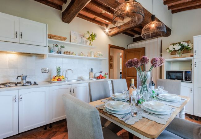 Villa in Monte San quirico - 3 Bedrooms Farmhouse with Shared Pool in the Fattoria Sardi Wine Resort in Lucca Villa in Monte San quirico - 3 Bedrooms Farmhouse with Shared Pool in the Fattoria Sardi Wine Resort in Lucca
