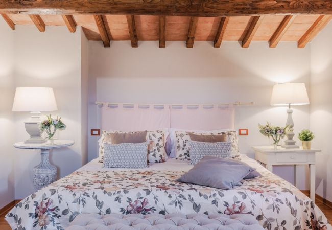 Villa in Monte San quirico - 3 Bedrooms Farmhouse with Shared Pool in the Fattoria Sardi Wine Resort in Lucca Villa in Monte San quirico - 3 Bedrooms Farmhouse with Shared Pool in the Fattoria Sardi Wine Resort in Lucca